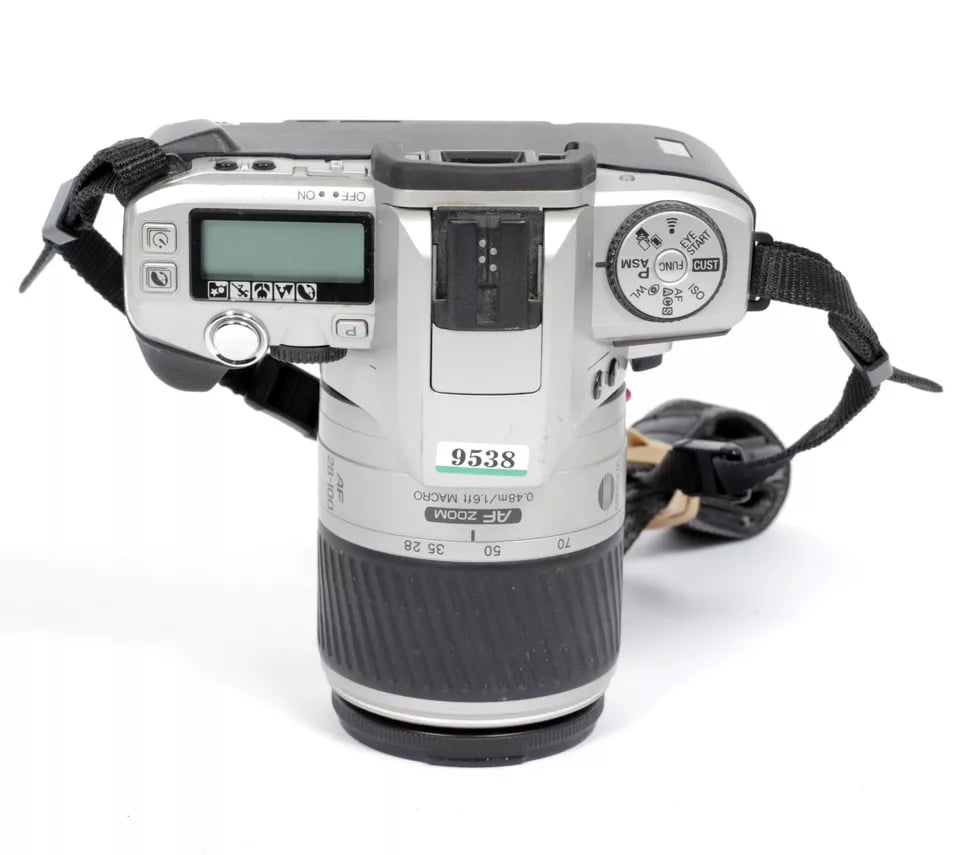 Minolta Maxxum 4/5 (Dynax) advanced 35mm SLR with 35-80 zoom lens